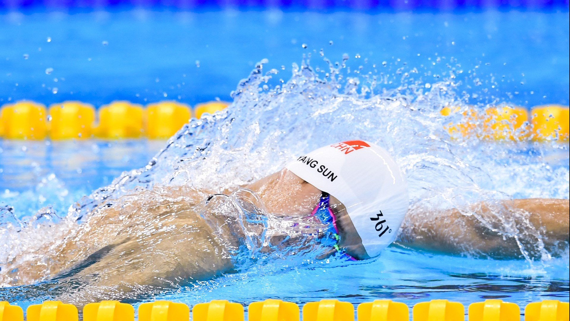 【“快节奏”带来的体能挑战】运动员如何调整比赛策略？，如何提高运动员的比赛成绩